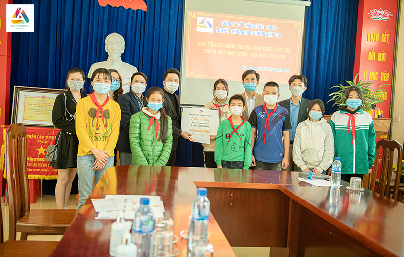IGC trao học bổng cho học sinh nghèo trường THCS Ngọc Lương - Hòa Bình